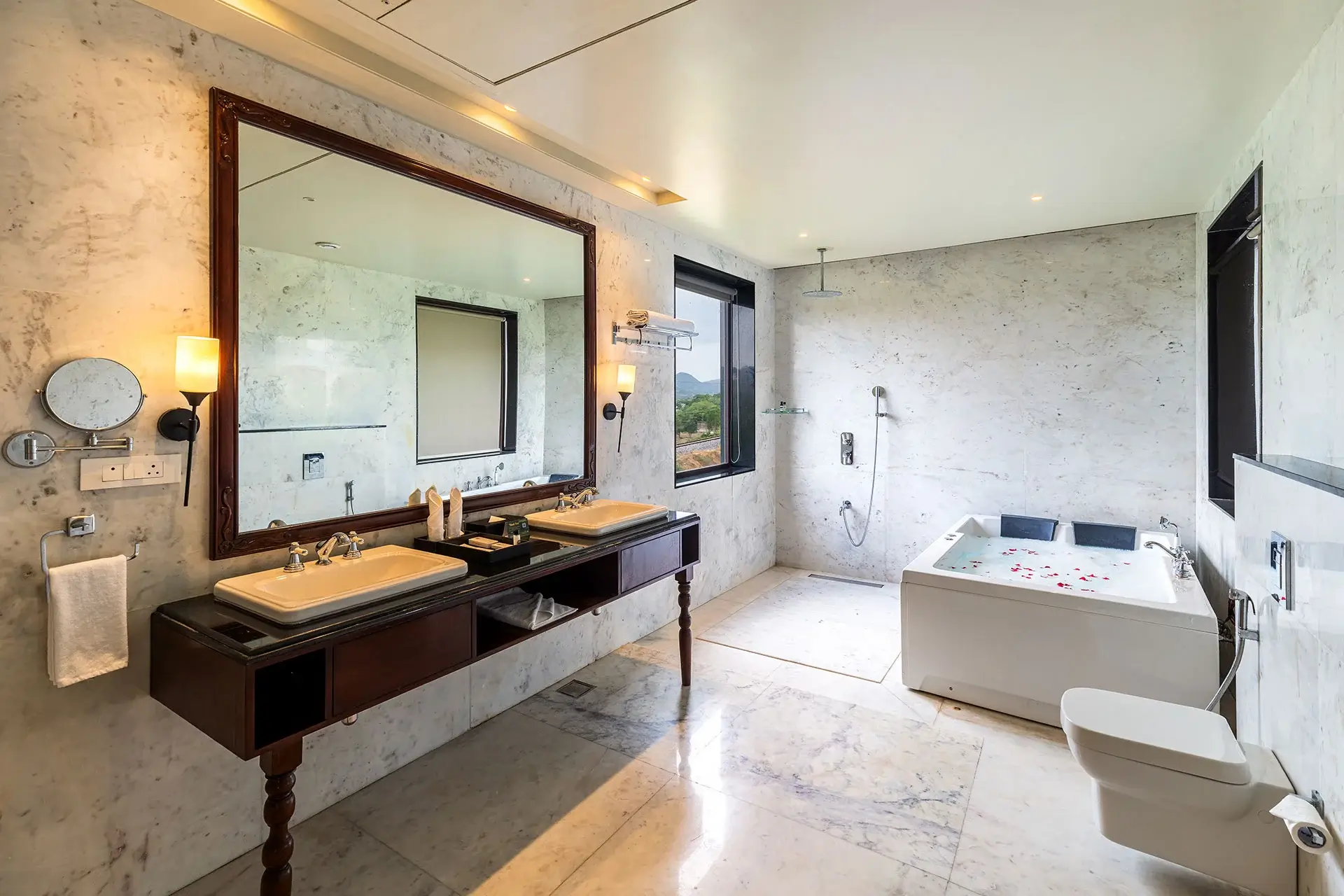 couple friendly hotel in Pushkar